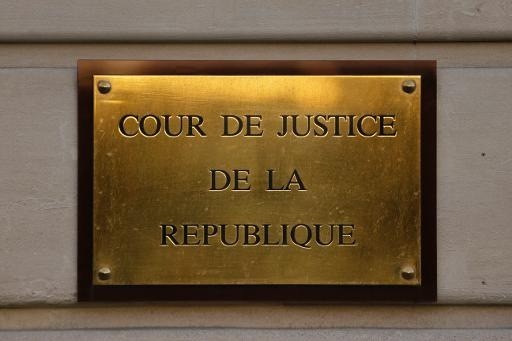 Meurtre d’un père : 15 à 18 ans requis contre le fils et sa mère